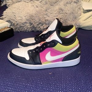 AIR JORDAN 1 “BLACK ACTIVE FUCHSIA CYBER”
